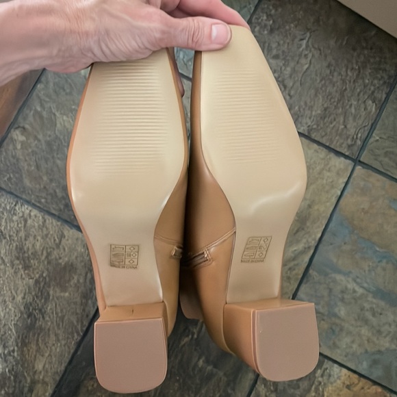 Journee Collection Haylinn Tan Zip up bootie- Tru Comfort Foam Insole- size 8.5 - Picture 10 of 13